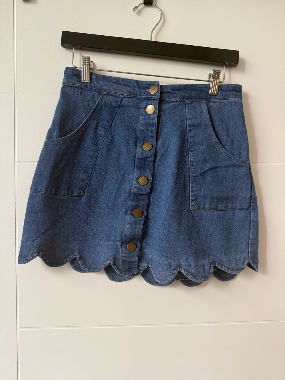 Denim Scallop-Edge Button-Front Mini Skirt - Blue